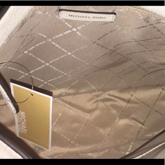 Michael Kors ‘Nicole’ Shoulder Bag in Light Cream Pebbled Leather, Medium, *NWT* - Picture 6 of 11